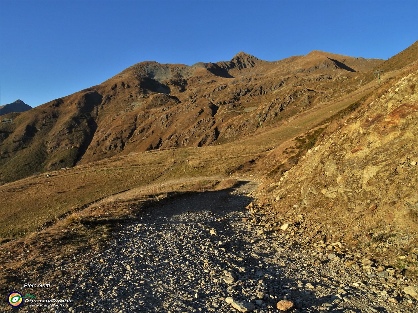 83  In discesa  verso il Passo della Croce.JPG